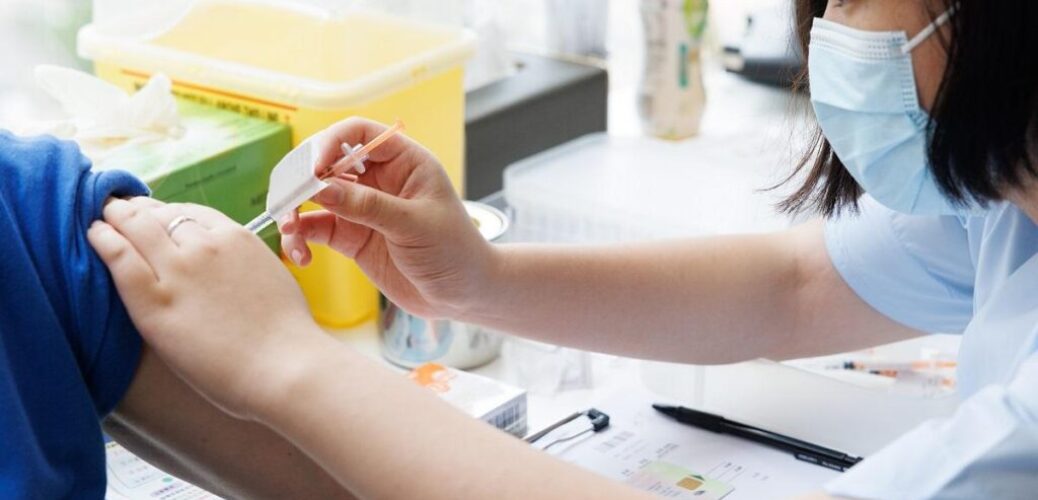 20221114_疫苗接種｜復必泰二價疫苗最快月底到港　藥劑師學會料聖誕節前可接種